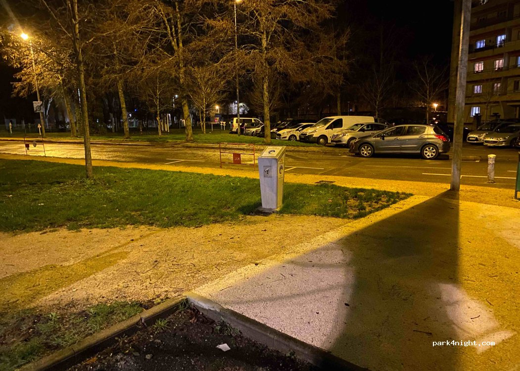 (01000) Bourg-en-Bresse - 26 Rue des Casernes — foto 2