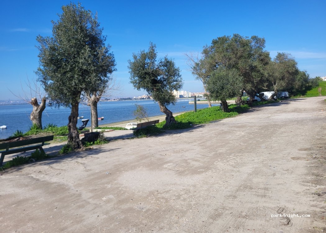 (2830) Barreiro - 23A Rua de Benguela — foto 2