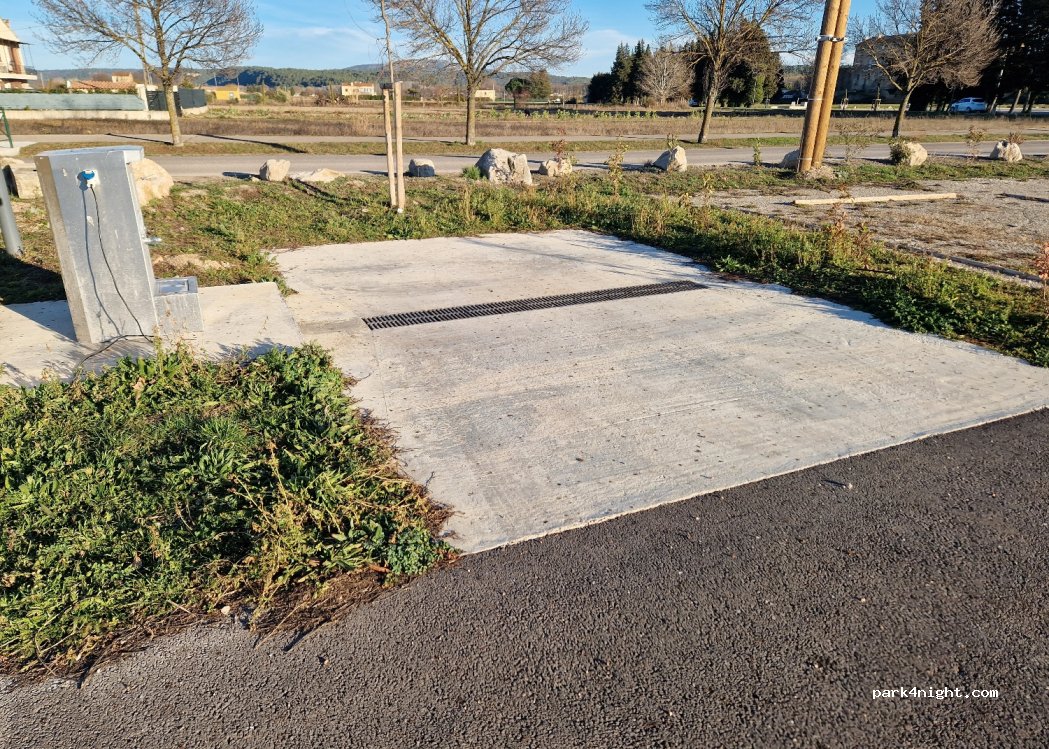 Aire de Peyrolles-en-Provence — foto 2