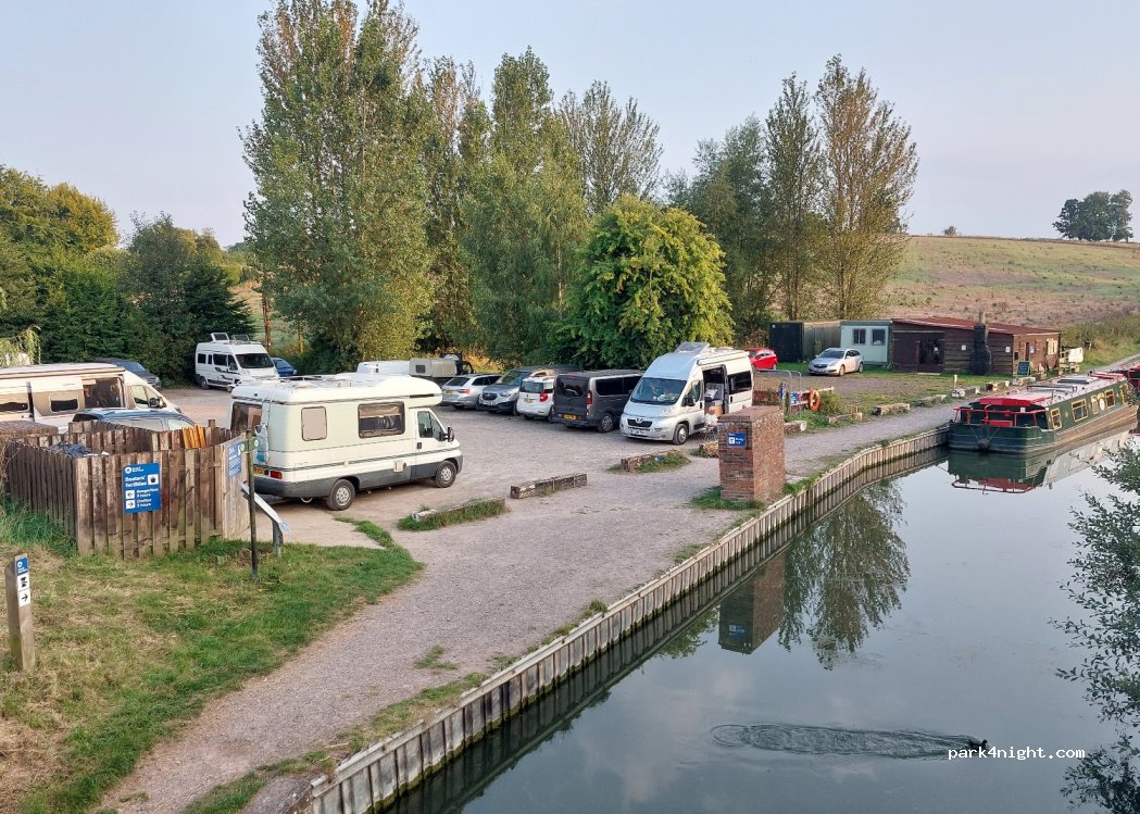 (SN8 3PB) Great Bedwyn - Brook Street — foto 2