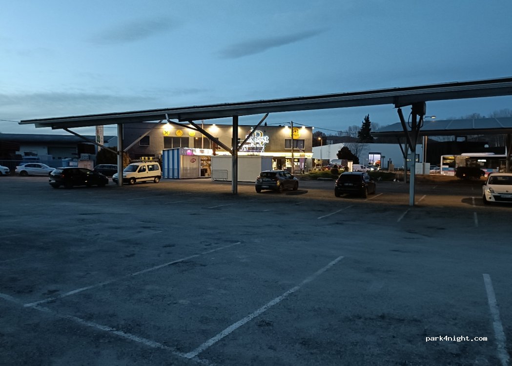(04100) Manosque - 1 Avenue des Près Combaux — foto