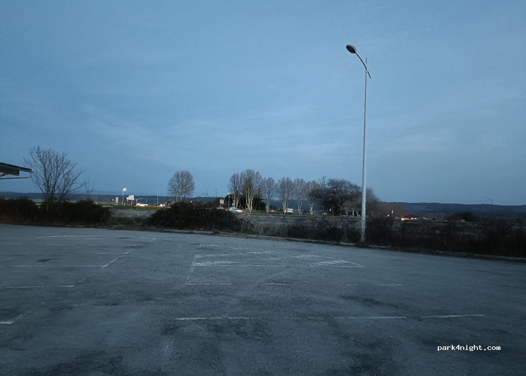 (04100) Manosque - 1 Avenue des Près Combaux — foto 4