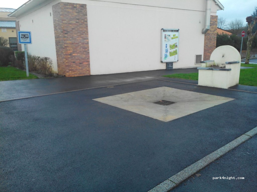 (08210) Mouzon - 1 Rue du Moulin Lavigne — foto 2