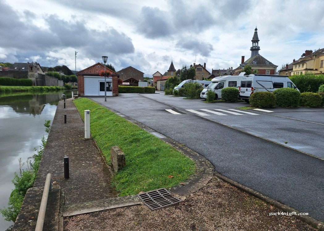 (08210) Mouzon - 1 Rue du Moulin Lavigne — foto 4