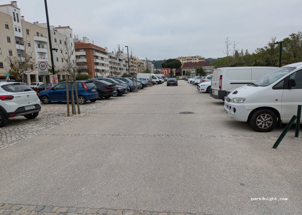 (2415) Leiria - 65 Avenida 22 de Maio — foto 2
