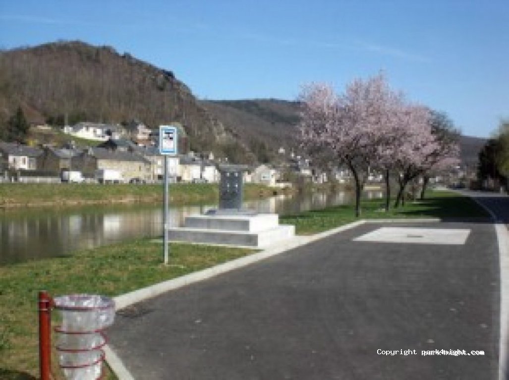 (08120) Bogny-sur-Meuse - 26 Rue de la Meuse — foto 2