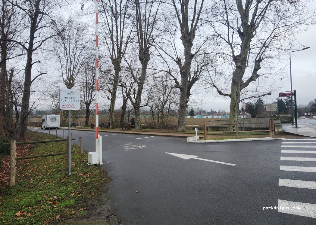 (42450) Sury-le-Comtal - 83 Chemin des Maraiches — foto 3