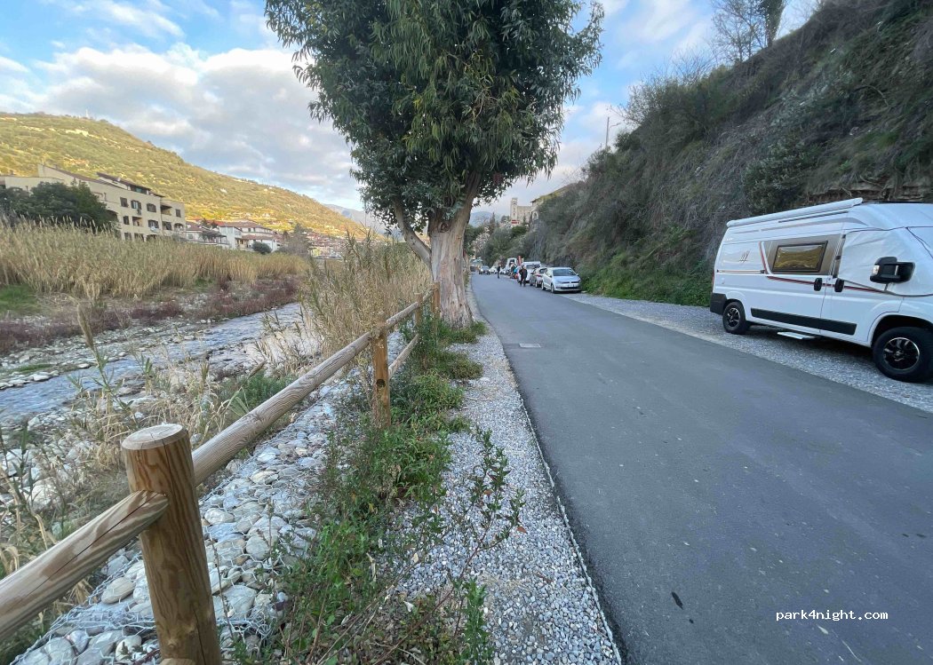(18035) Dolceacqua - 17 Via Roma — foto
