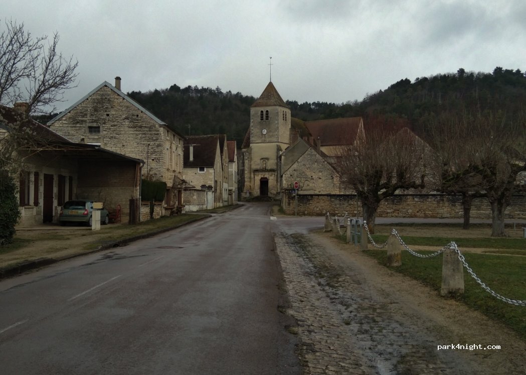 (89700) Saint-Martin-sur-Armançon - Rue de l'Église — foto 2