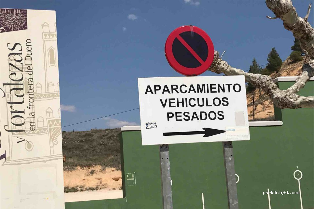 (42330) San Esteban de Gormaz - 3 Plaza Escuelas — foto