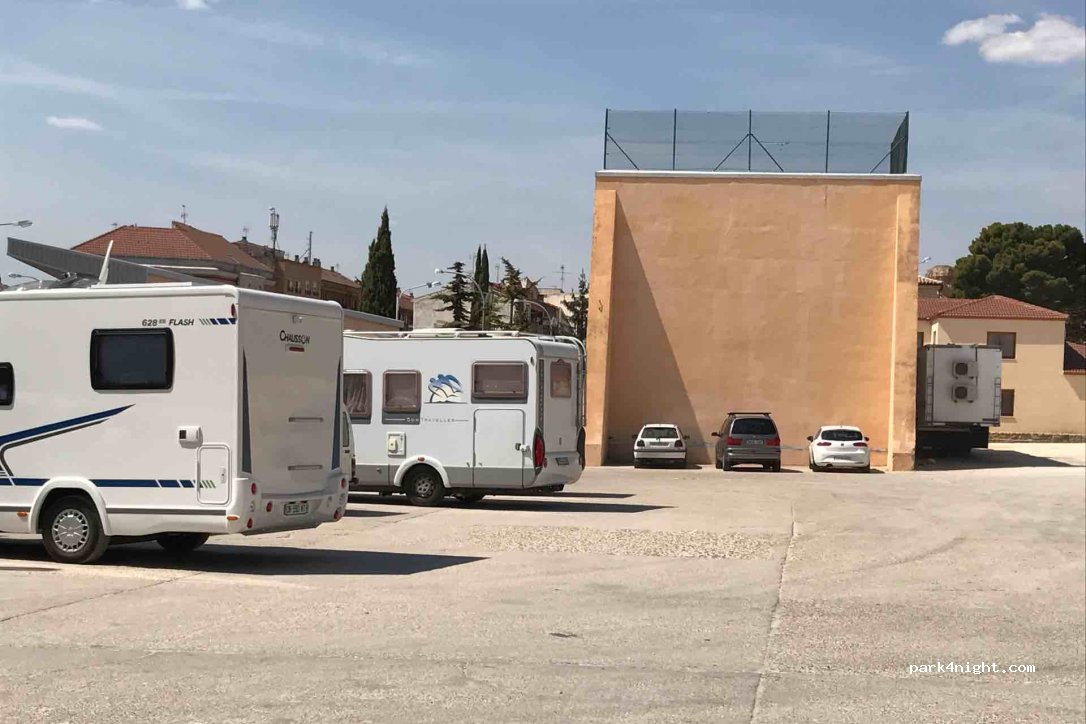 (42330) San Esteban de Gormaz - 3 Plaza Escuelas — foto 2