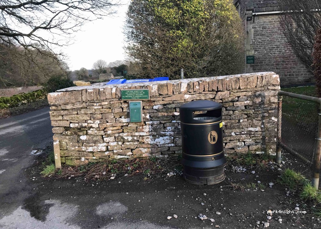 (GL6 7JA) Miserden - Unnamed Road — foto