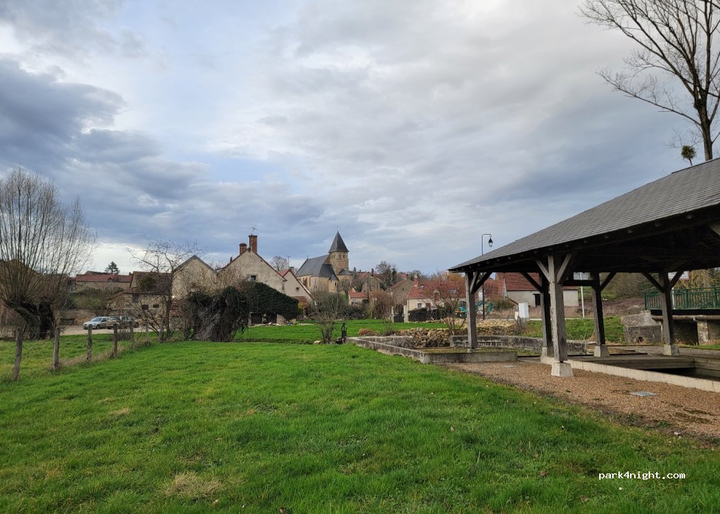 (18350) Ourouer-les-Bourdelins - 15 Rue de l'Église — foto