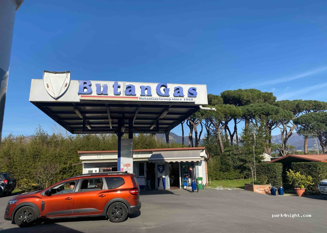 (54100) Marina di Massa - 2 Via del Cacciatore — foto