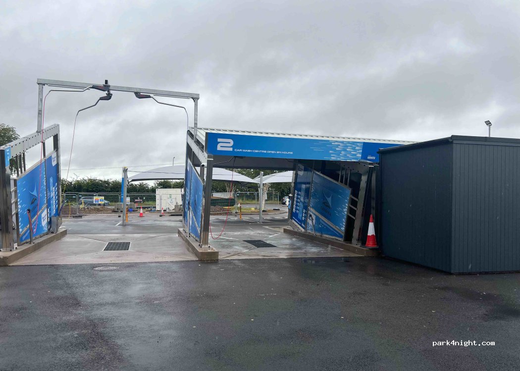 (SN4 8ES) Royal Wootton Bassett - A3102 — foto 3