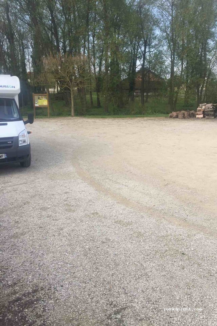 (10230) Mailly-le-Camp - 6 Rue Saint-Martin — foto