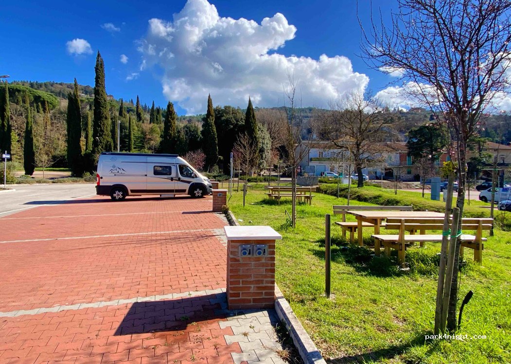 Area sosta camper Deruta — foto