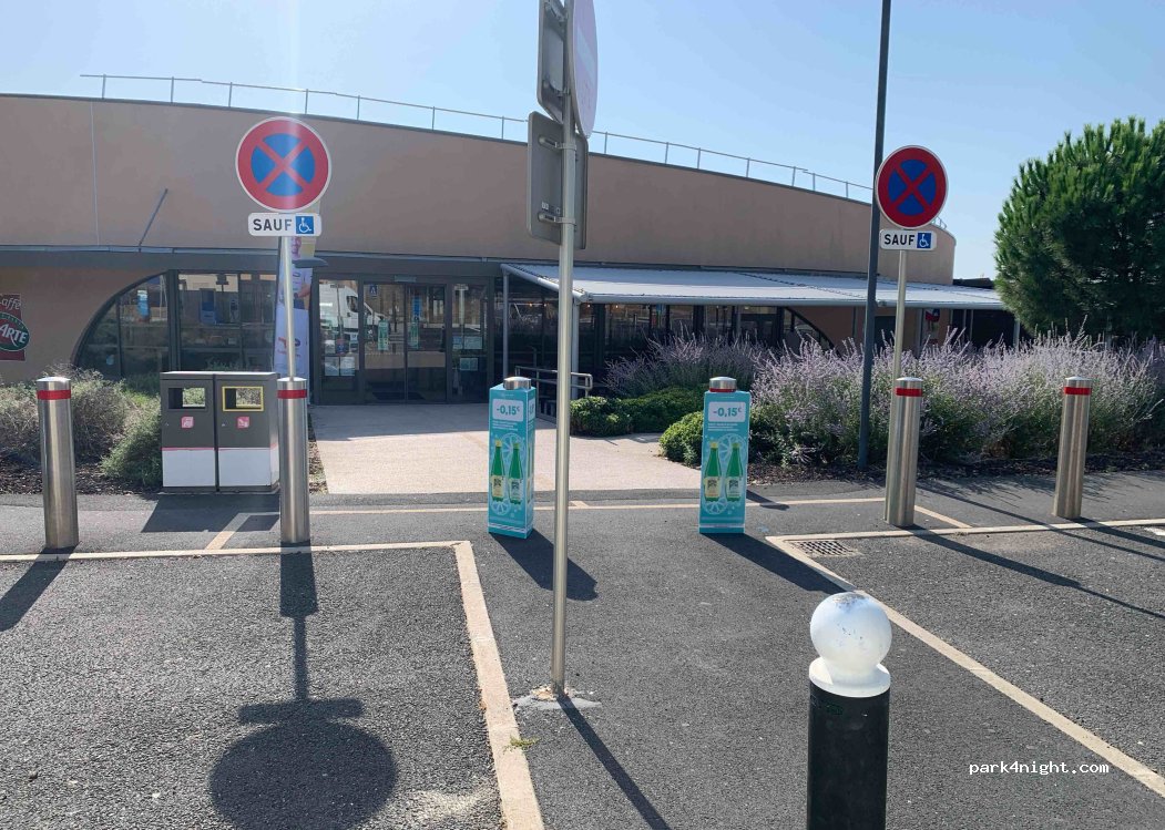 (11110) Salles-d'Aude - Unnamed Road — foto
