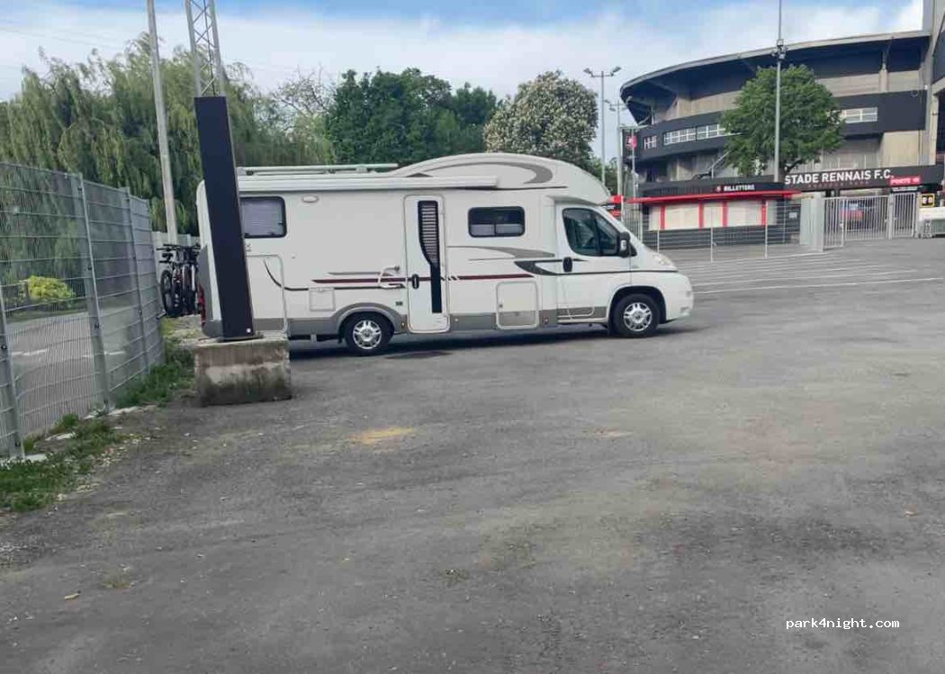 (35000) Rennes - 1 Square René Coty — foto 5