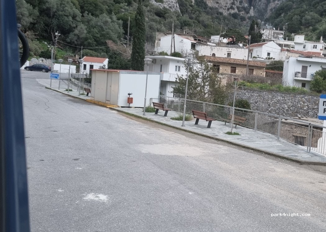(740 62) Platania - Unnamed Road — foto