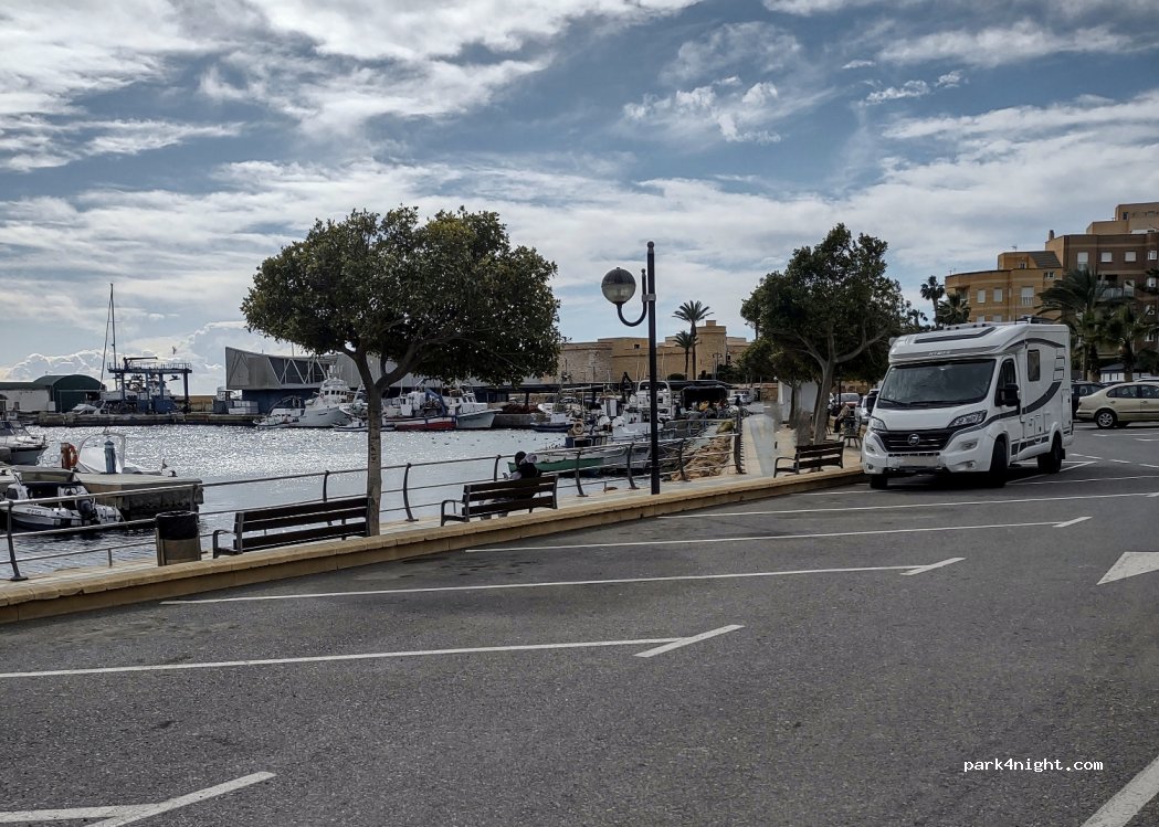 (04740) Roquetas de Mar - 7-15 Avenida Antonio Machado — foto