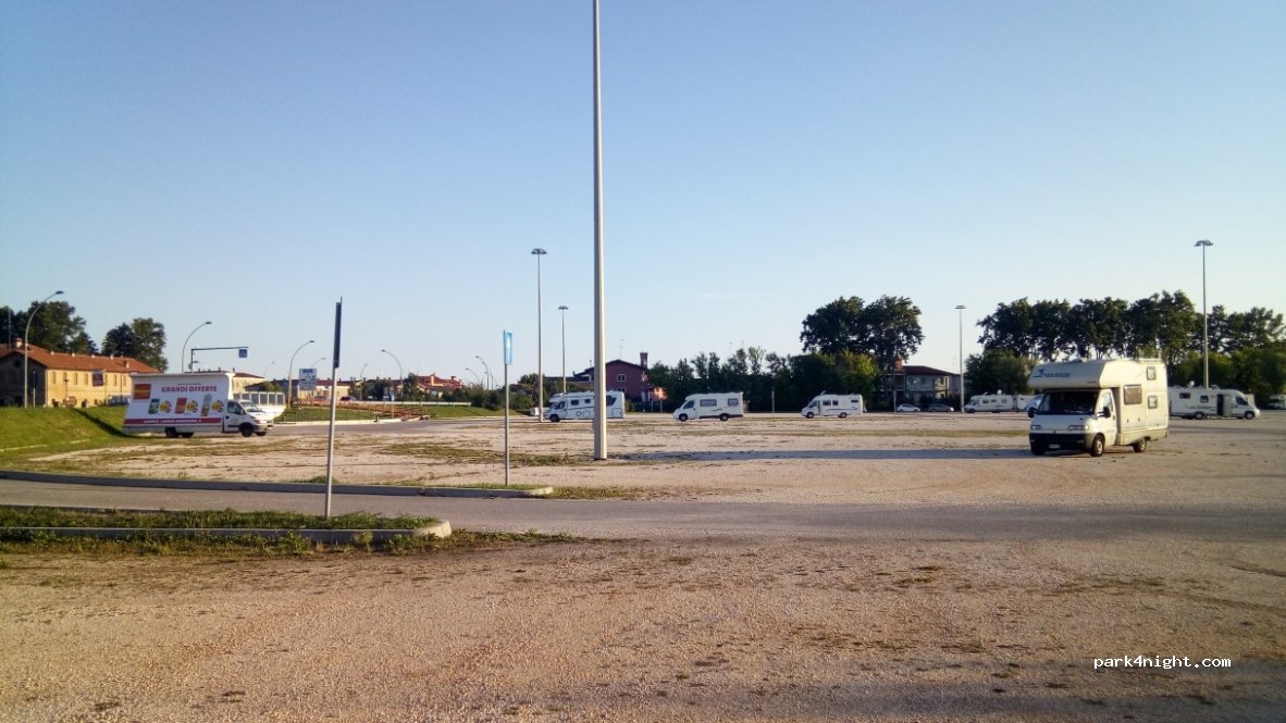 (30021) Caorle - Via Franco Gallini — foto