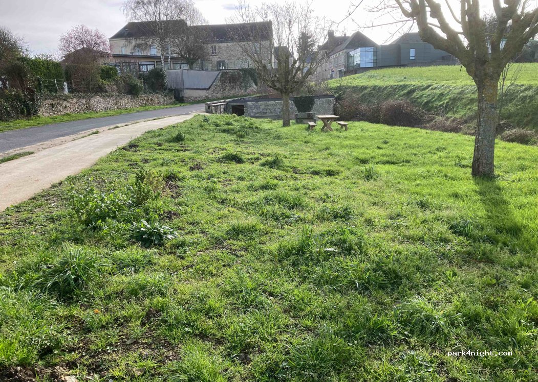 (49320) Brissac-Loire-Aubance - 1 Place des Maronniers — foto