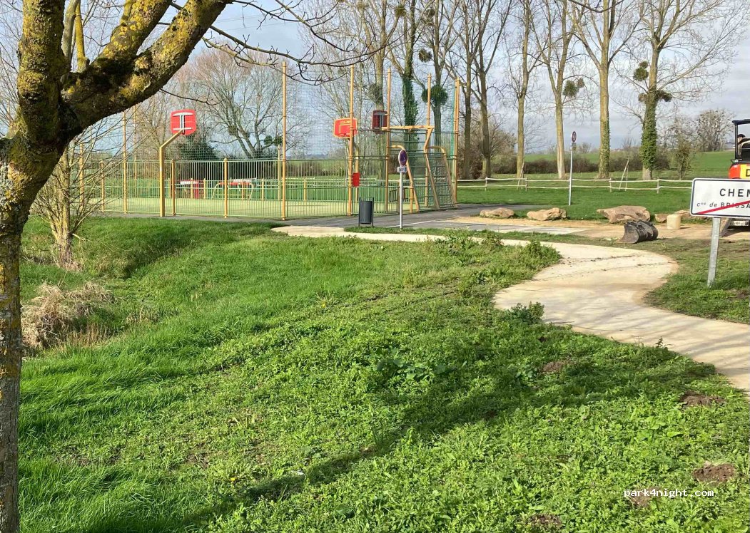(49320) Brissac-Loire-Aubance - 1 Place des Maronniers — foto 2