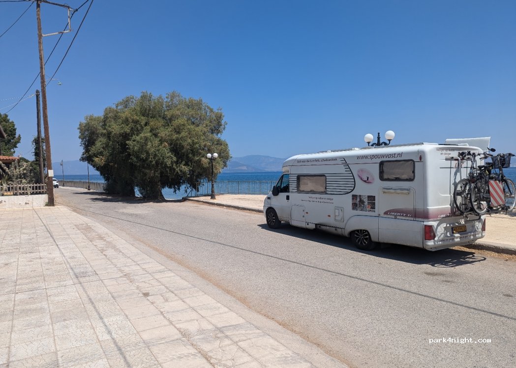 (250 03) Diakopto - Unnamed Road — foto 2