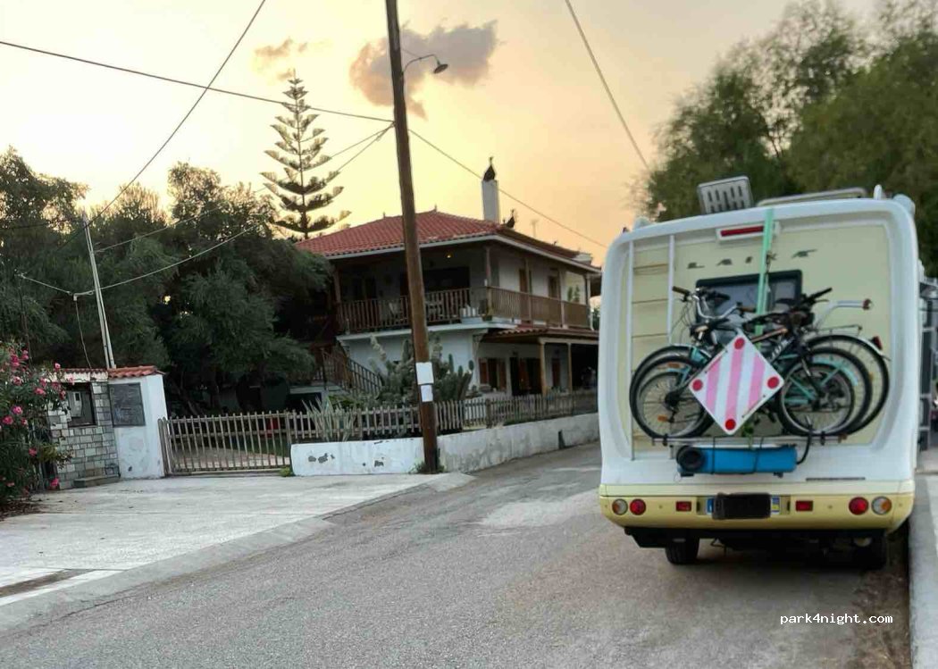 (250 03) Diakopto - Unnamed Road — foto 3