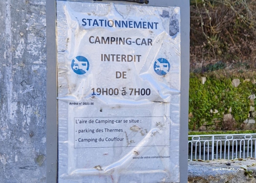 (15110) Chaudes-Aigues - 1 Avenue Pierre Vialard — foto