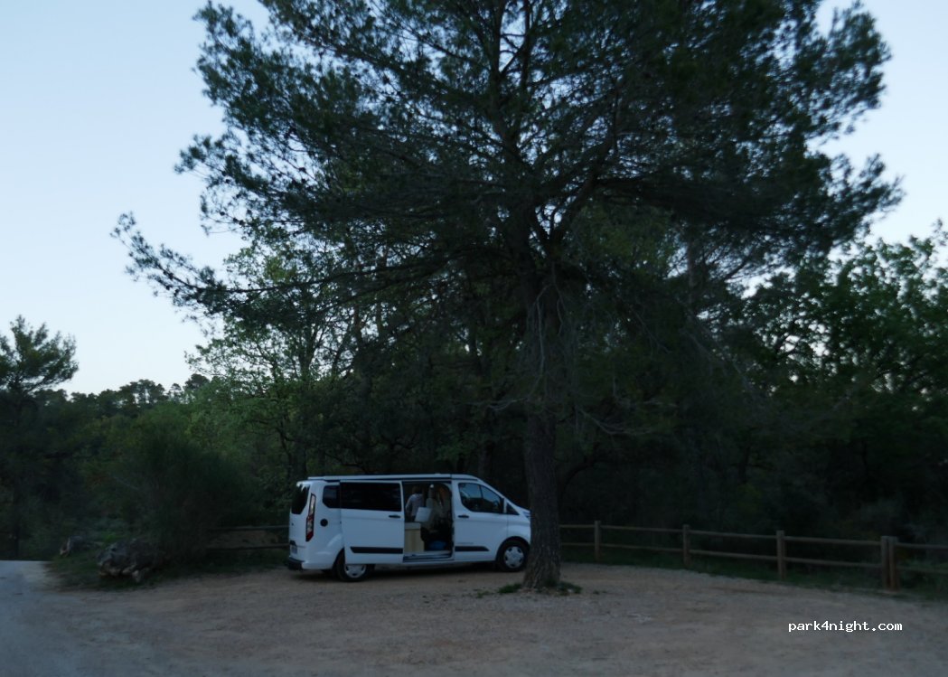 (83136) Mazaugues - Unnamed Road — foto