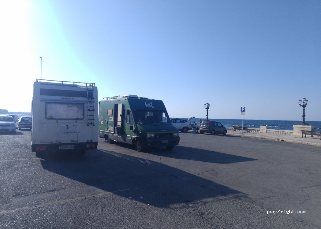 (70132) Bari - 2 Piazzale Vittorio Emanuele terzo — foto