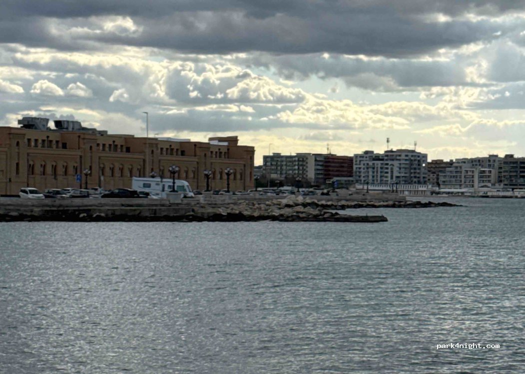 (70132) Bari - 2 Piazzale Vittorio Emanuele terzo — foto 2