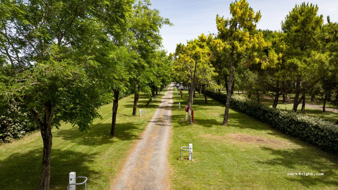 Aire de stationnement, Boyardville — foto 2