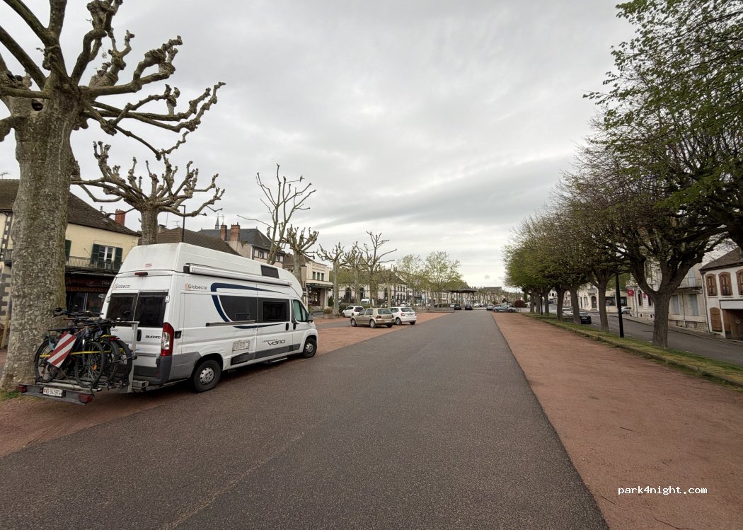(03500) Saint-Pourçain-sur-Sioule - 62 Boulevard Ledru Rollin — foto 2