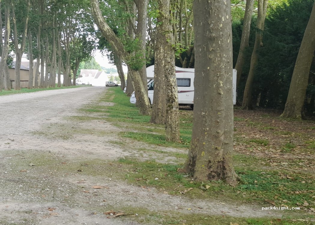 (89160) Ancy-le-Franc - 25 Place Clermont-Tonnerre — foto 2