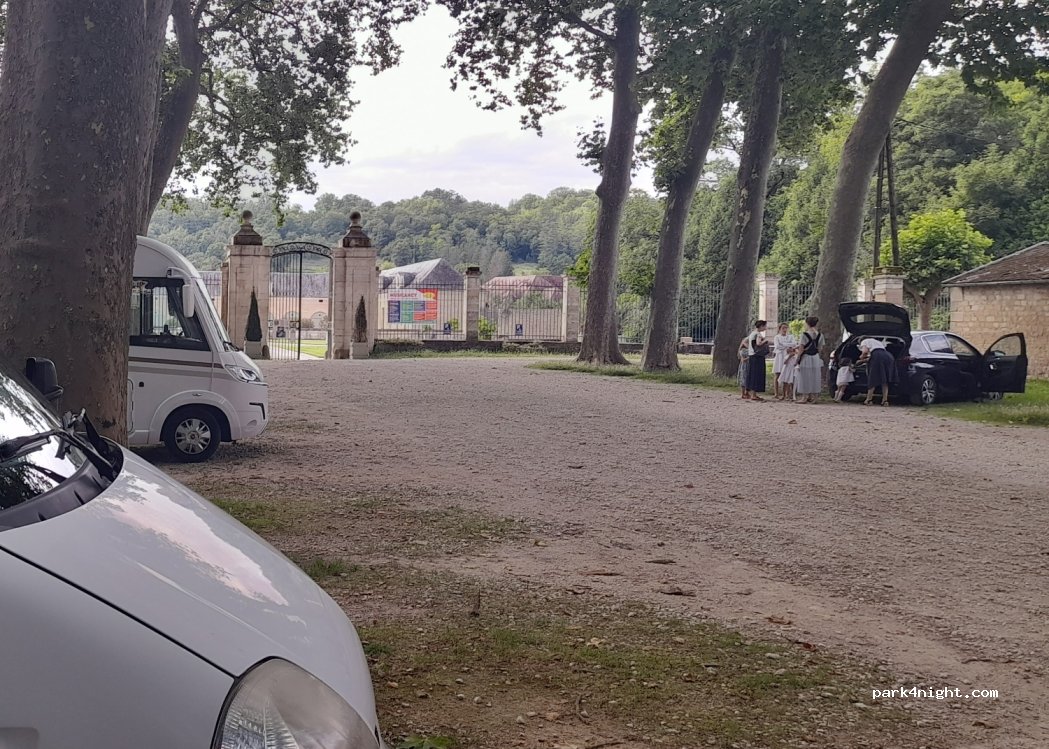 (89160) Ancy-le-Franc - 25 Place Clermont-Tonnerre — foto 3