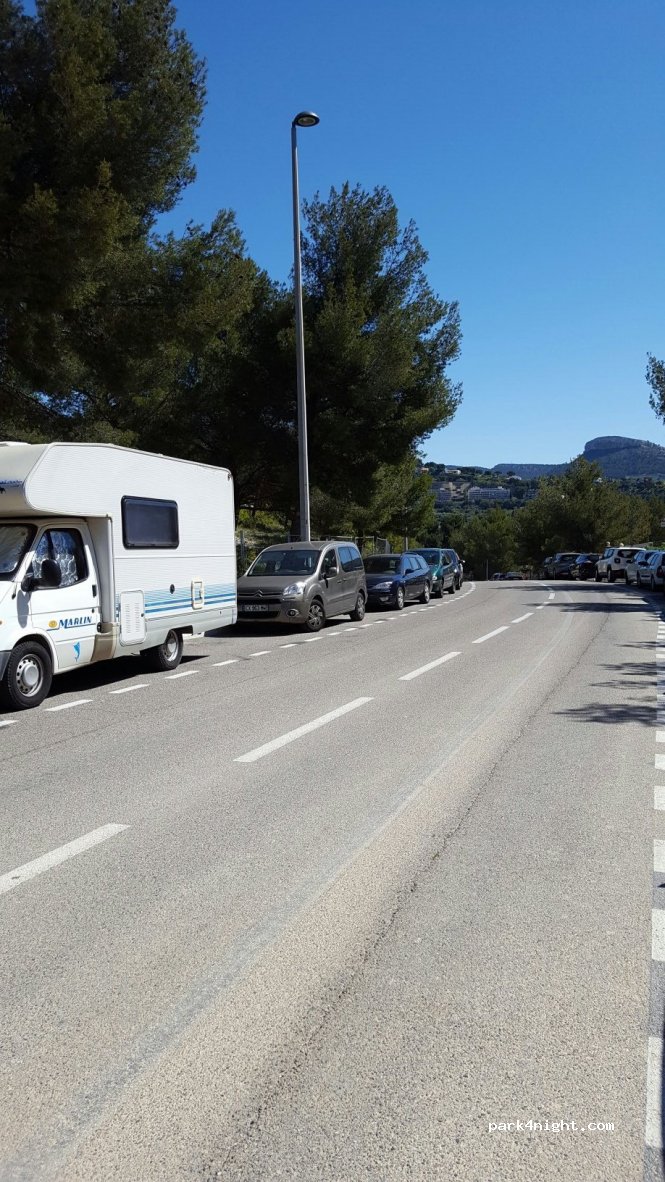 (13260) Cassis - Avenue des Carriers — foto