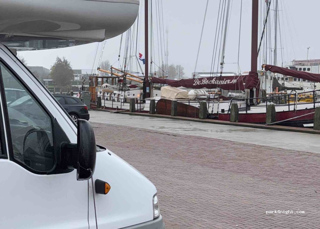 Camperplaats Parking Makkum — foto 4