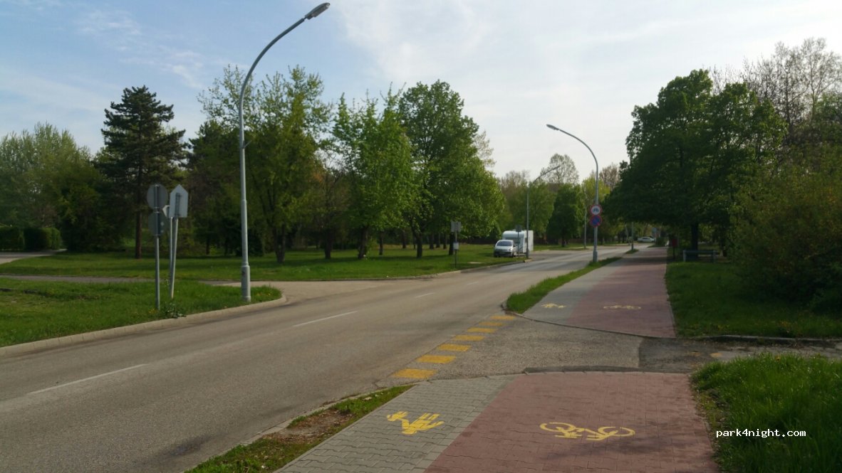 (5000) Szolnok - 2 Tiszaligeti sétány — foto