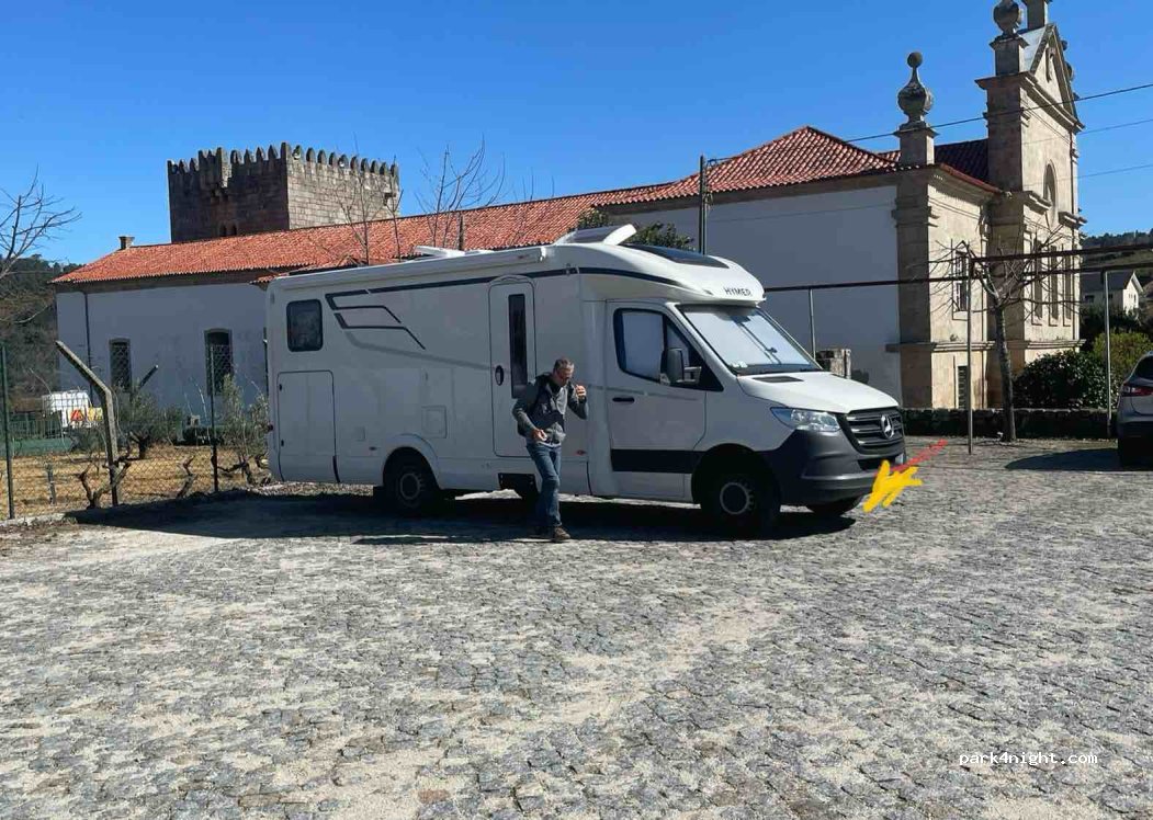 (5100-490) Lamego - 195 Avenida Mestres Pintores de Ferreirim — foto 2