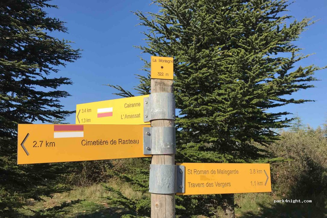 (84290) Rasteau - Unnamed Road — foto