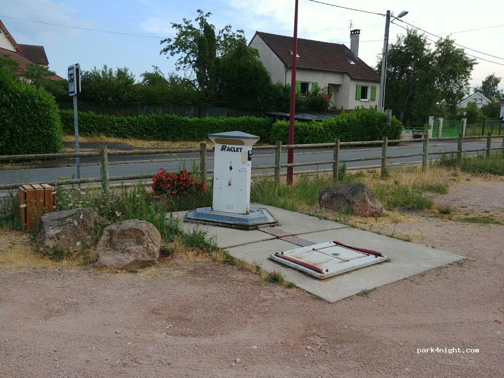(03250) Le Mayet-de-Montagne - Avenue de la Libération — foto 2