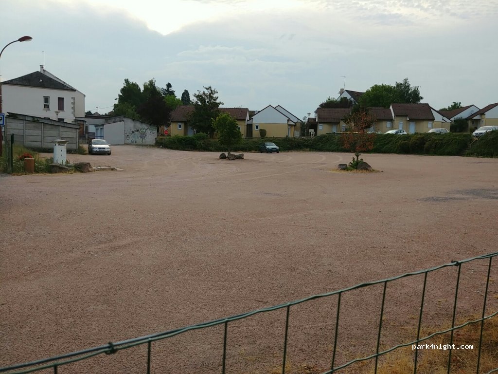 (03250) Le Mayet-de-Montagne - Avenue de la Libération — foto 3