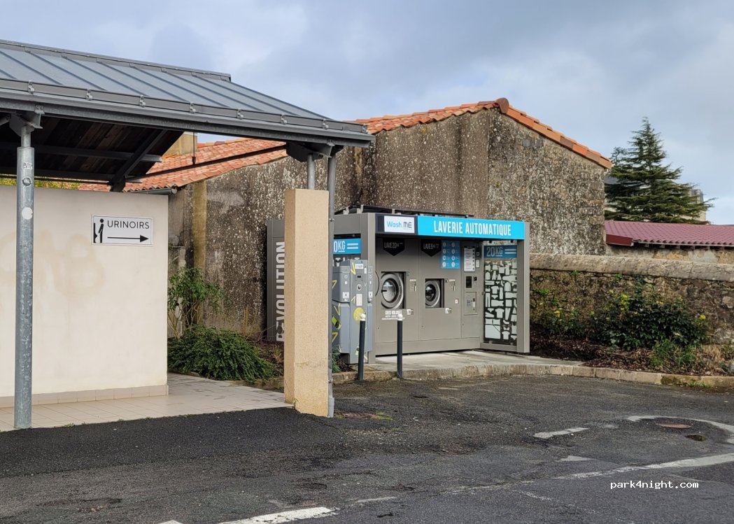 (79350) Chiché - Place Saint-Martin — foto
