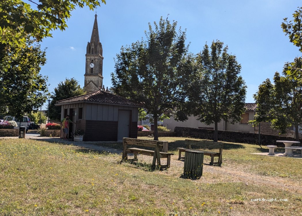 (79100) Pas-de-Jeu - 9 Place de l'Église — foto