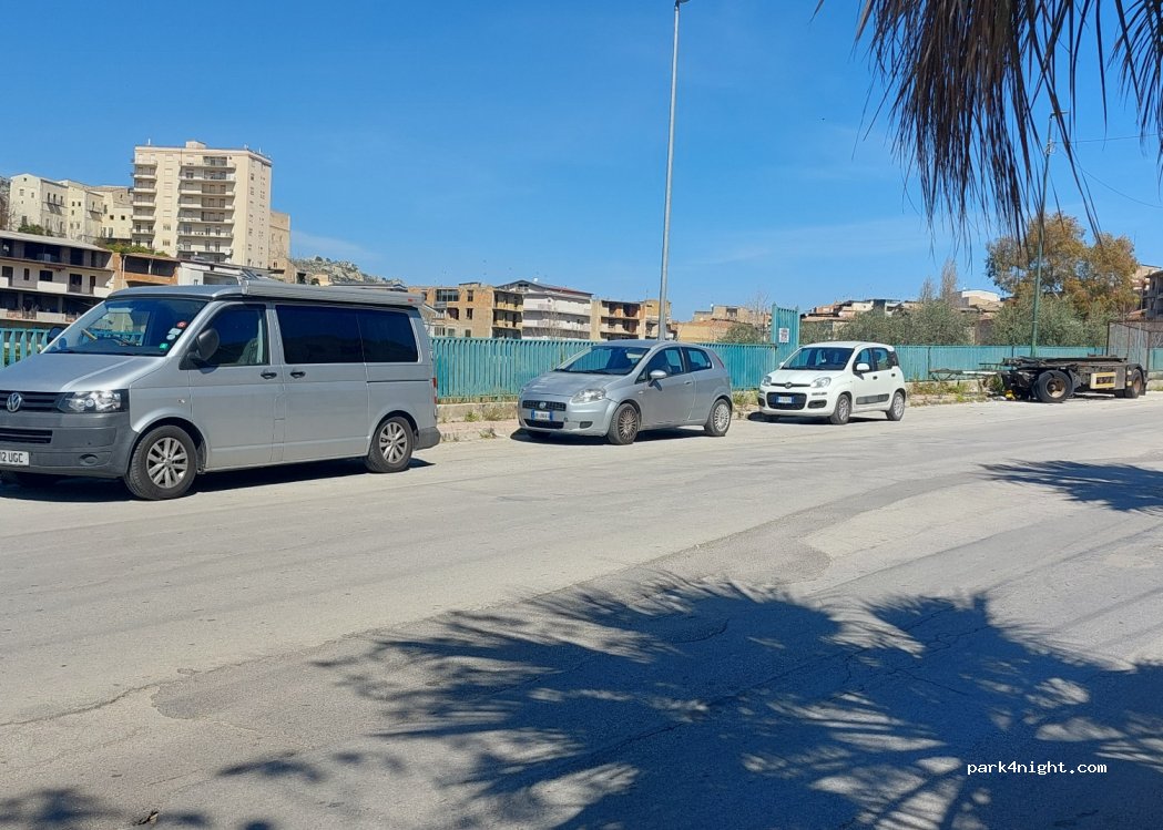 (92026) Favara - 23 Viale Enrico Berlinguer — foto