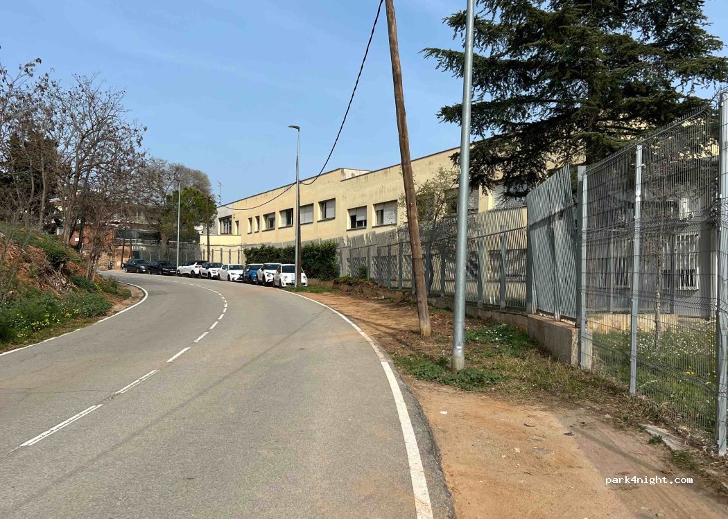 (08035) Barcelona - 70 Carretera Alta de les Roquetes — foto 2