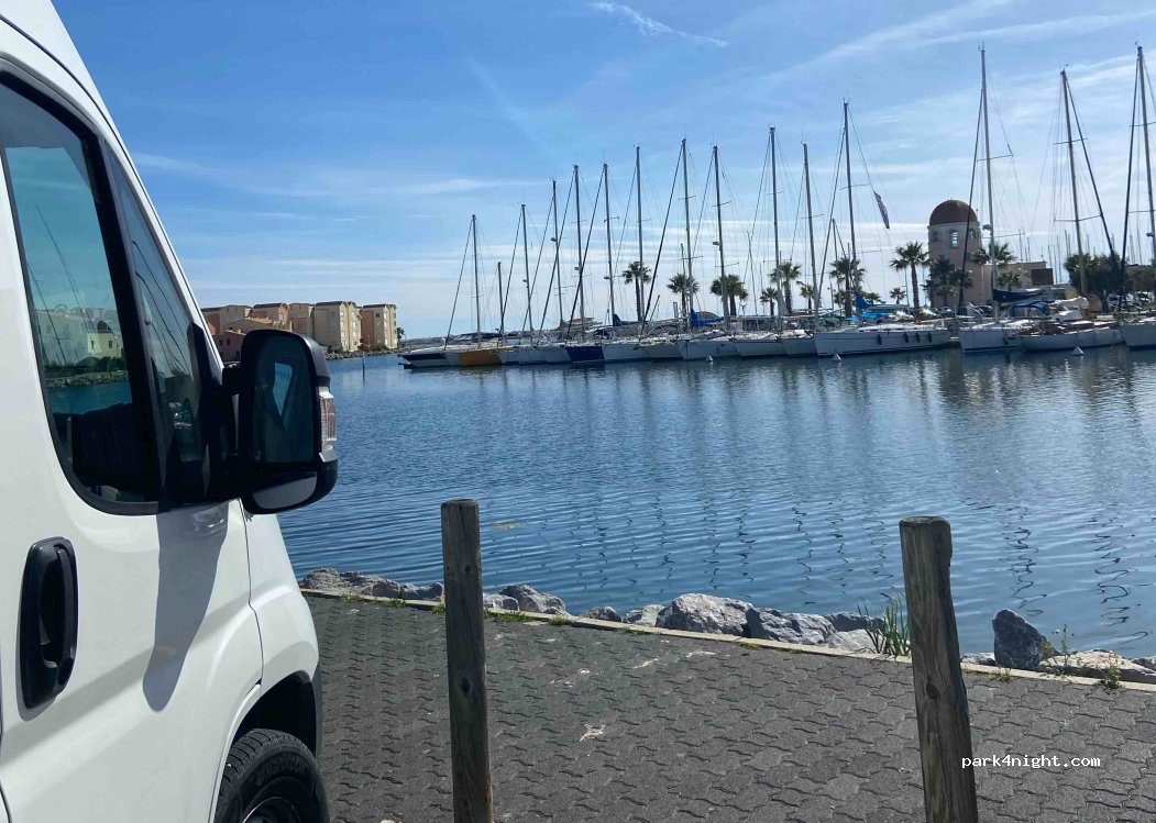 (11430) Gruissan - Quai des Palmiers — foto 2